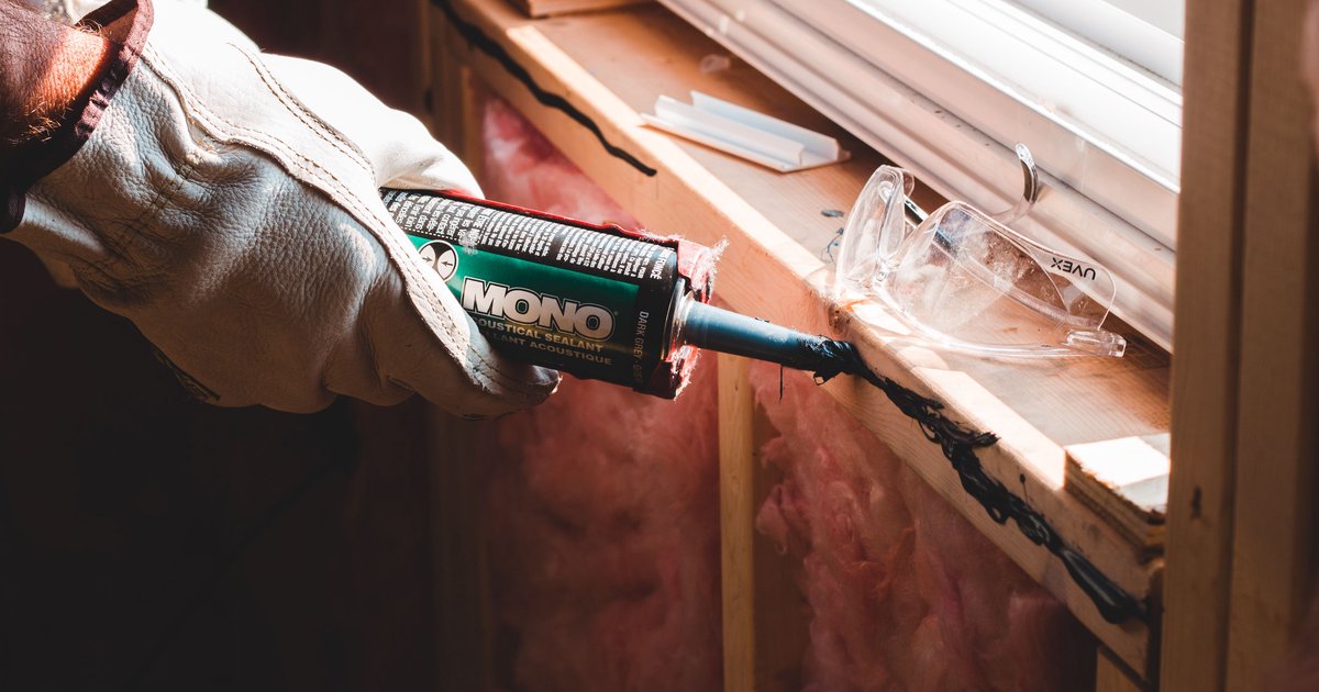 Fenster Silikonfuge erneuern: Materialien und Technik